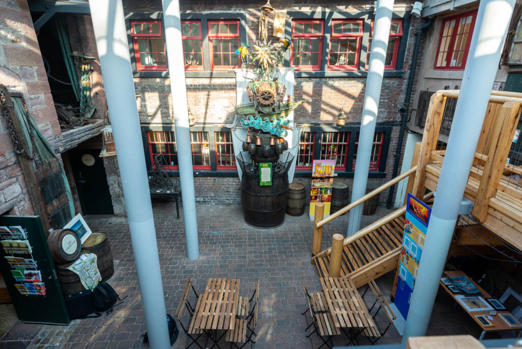 02 Courtyard + Courtyard cafe + Stables Bar_0024